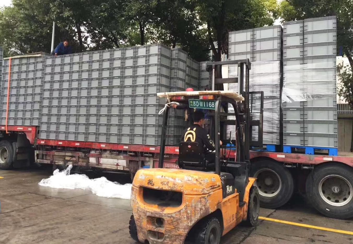 雨天！塑料托盤、環衛垃圾桶等貨品不耽誤發貨~
